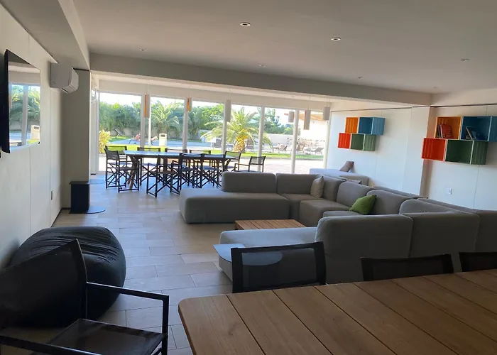 Ocean And Runway View Studio At The Emerald With Pool And Gym Near Maho Beach