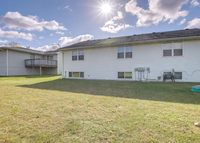 Near Medical Corridor: 'Whimsy Wisconsin' Duplex