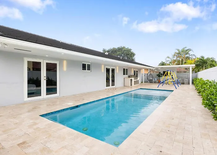 Spectacular Miami Resort -5 Bedroom- Htd Pool, Mini Golf, Playground, Baby Items, Bbq