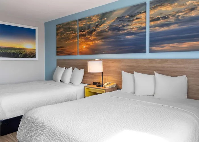 Days Inn By Wyndham Neenah