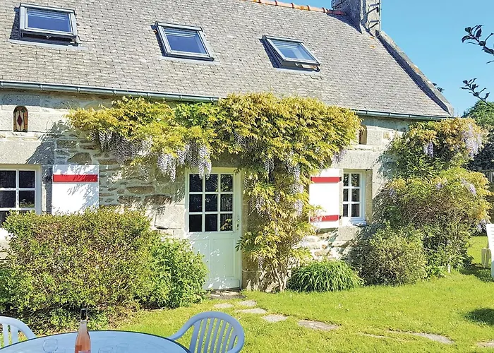 1 Bedroom Lovely Home In Douarnenez