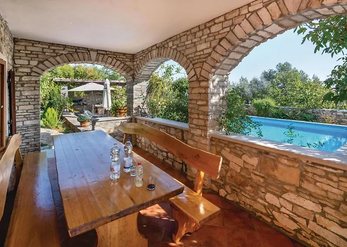 Beautiful Home In Rakalj