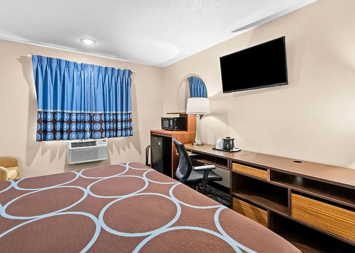 Super 8 By Wyndham Council Bluffs Ia Omaha Ne Area