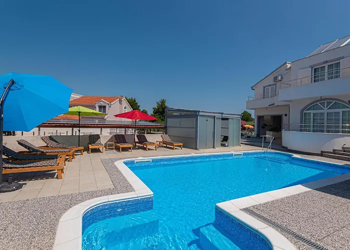 Four-Bedroom Holiday Home In Brodarica