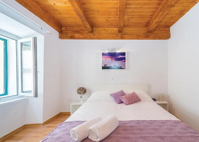 Awesome Home In Pag With Wifi