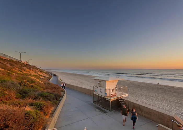 90 Walk Score - Steps To Beach & Dining - Reserved Parking