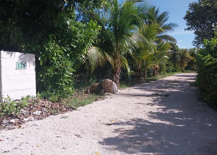 Private Guest House 2 Bedrooms & 2 Baths Near Grace Bay Beach & Long Bay Beach.