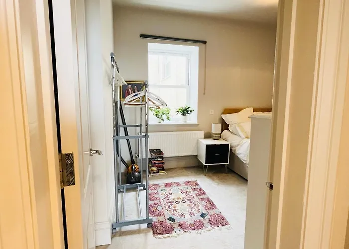 One Double Bedroom With En-Suite Bath And Shower And A Separate Toilet At The Royal - Homestay Not Hotel