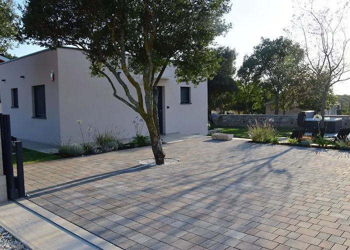 4R House With Jacuzzi Rovinj