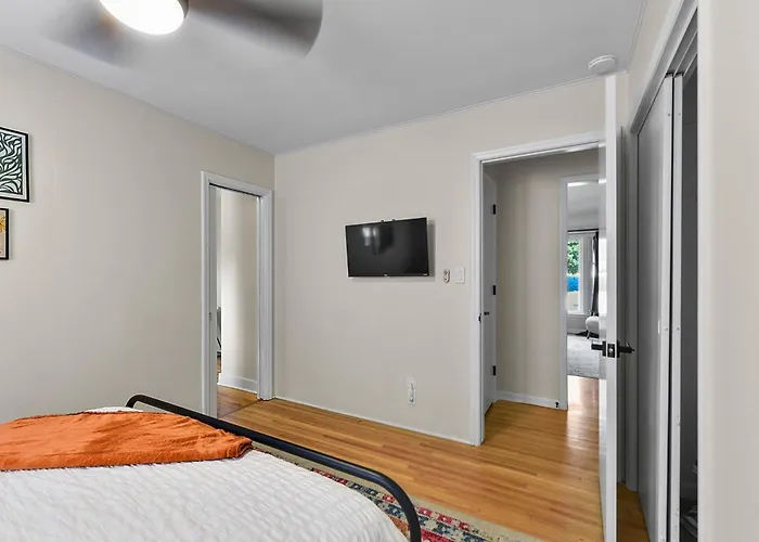 Vintage Modern Mid-Century Gem