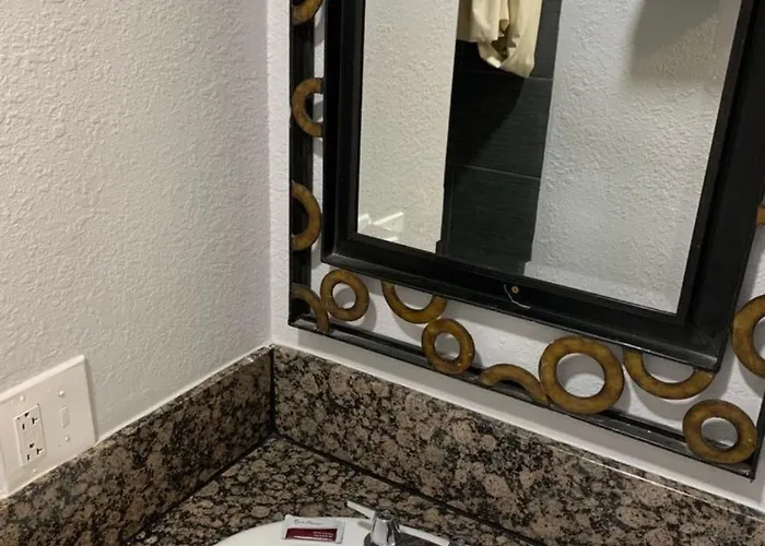 Hi Rise Motel