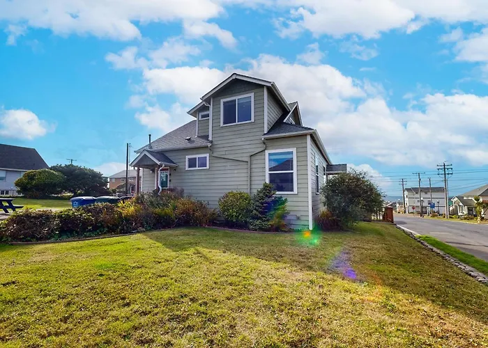 3 Bed 2 Bath Vacation Home In Newport