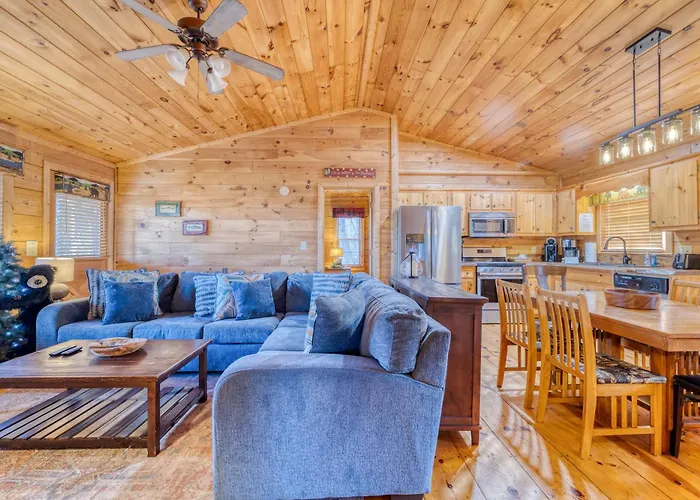 Secluded Sunrise Ridge: Mountain View Retreat with Hot Tub