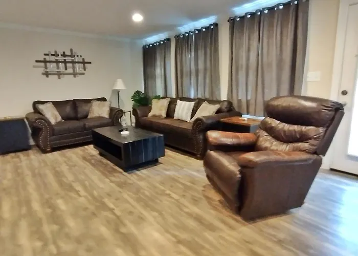 Backwoods Family Getaway! 3 Bedroom House!