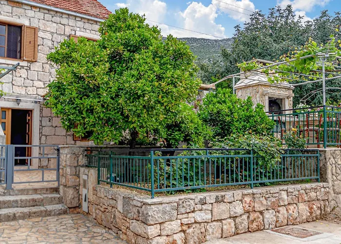 2 Bedroom Amazing Home In Orebic