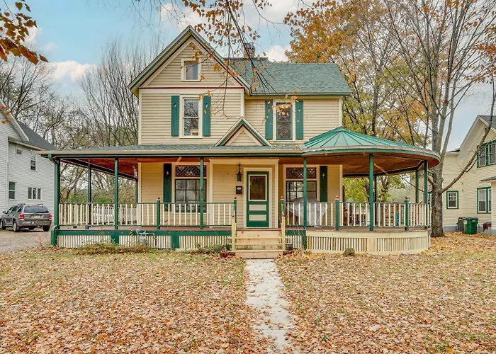 Eau Claire Retreat: Close To Campus & Dtwn!
