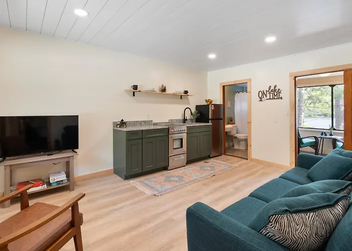 Squam Waterfront 2 Bed 2 Bath