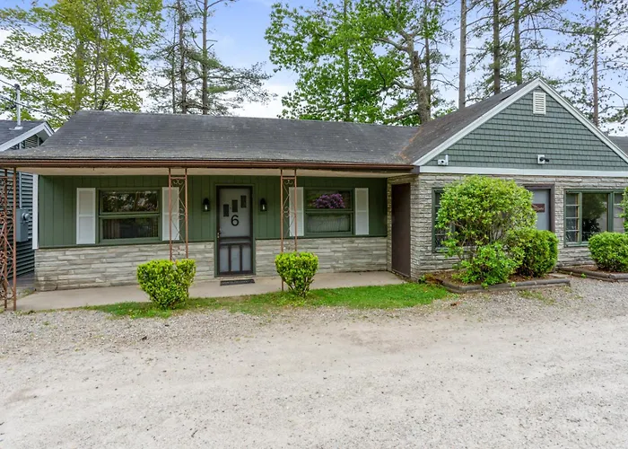 Squam Waterfront 2 Bed Rental