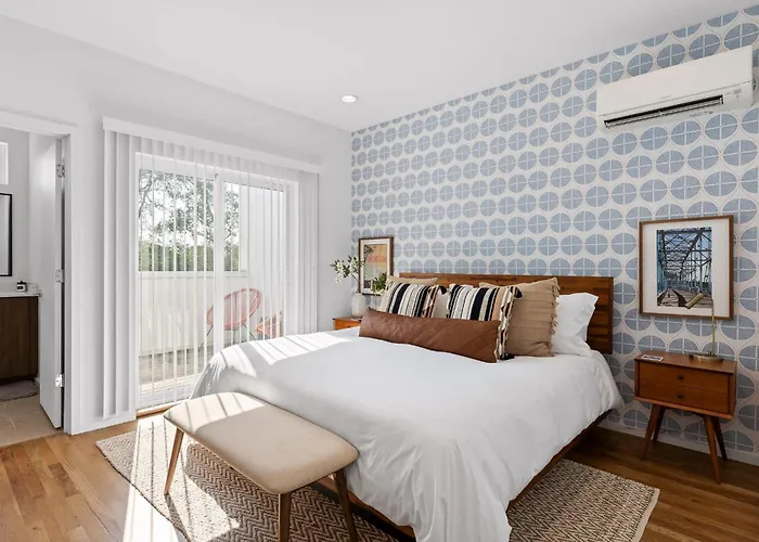 South Side Modern - Downtown Living - Amazing Location