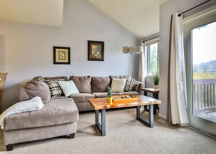Spacious 3 Bedroom Condo Steps Away From Slopes
