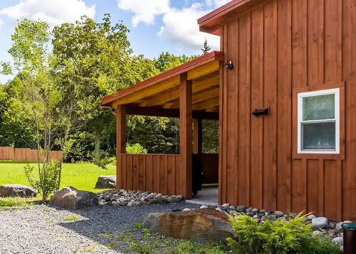 Mountain Cabin With Scenic Views And Hot Tub