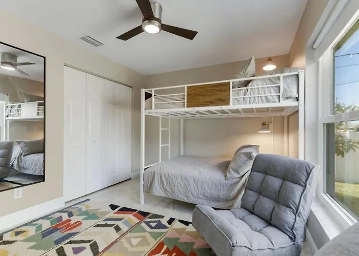 Tranquil Palms Heated Pool Spa Outdoor Tv & More