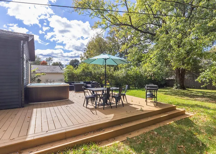 The Luxe Hot Tub10 Min Keenland12 Min Downtown