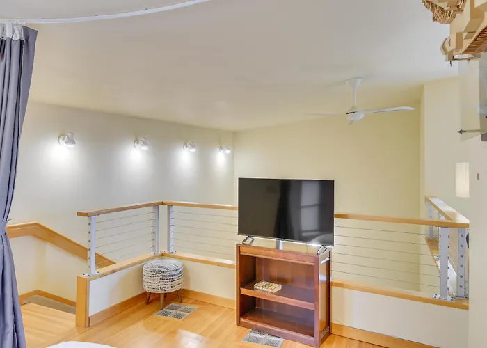Custom Harborside Loft In The Heart Of Ketchikan