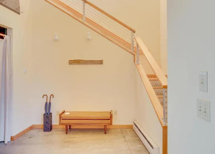 Custom Harborside Loft In The Heart Of Ketchikan