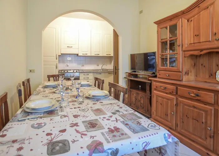 2 Bedroom Beach Front Home In Viareggio