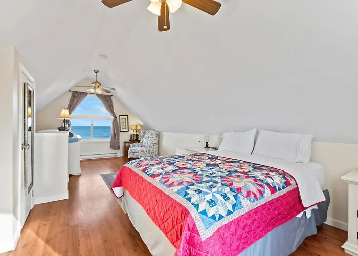 Perkins Cove Oceanfront Cottage