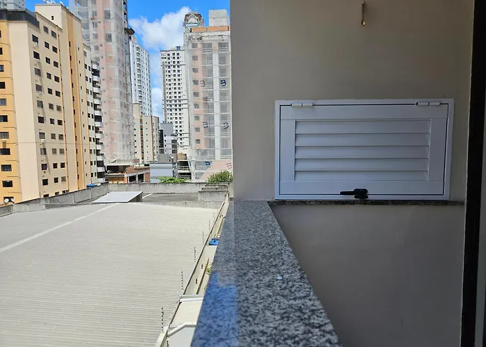 2 quartos a 200mts praia Central, GARAGEM, CHURRASQUEIRA, WI-FI 90 Mbps, PET FRIENDLY