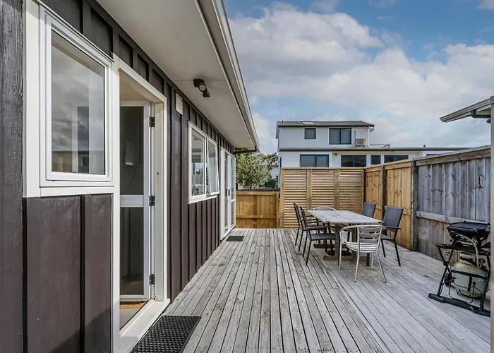 Retreat By The Beach - Pauanui Holiday Home