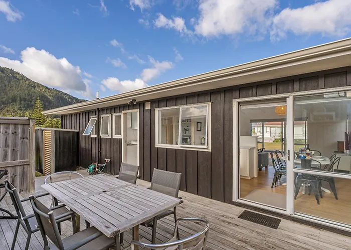 Retreat By The Beach - Pauanui Holiday Home