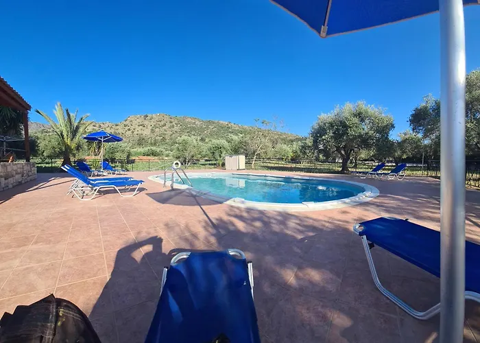 Villa Helios, Private Gated Pool + Big Patio