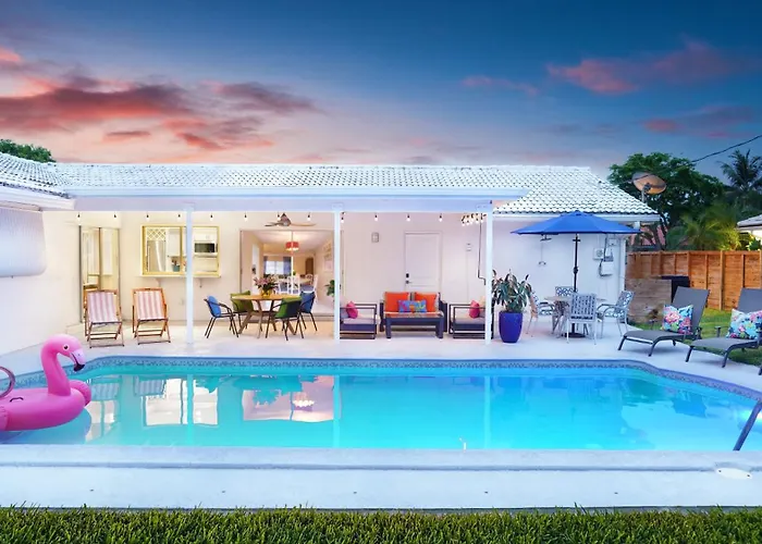 Luxury Home | Heated Pool Walk To Beach Bbq Ev Fast Wifi Golf Simulator