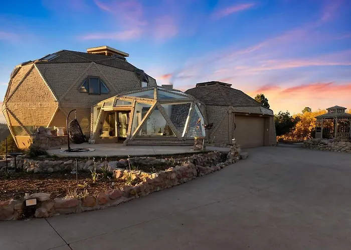 The Kingdome - A Unique, Royal Experience With Hot Tub, Rooftop And Views