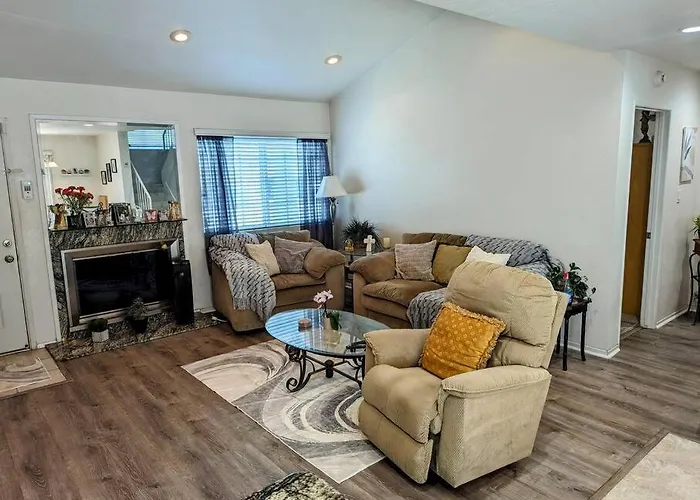 5 Minutes To South Bay Beaches! Private 2 Bedroom 2 Bath 2 Level Home With Patio Excellent Value!