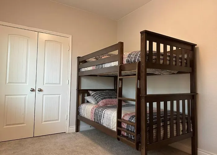 Beautiful House In The Woodlands - Creekside