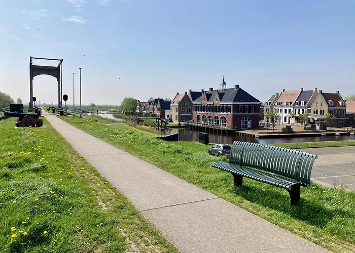 6 Pers - Holiday Home With Sunny Terrace By A Typical Dutch Canal