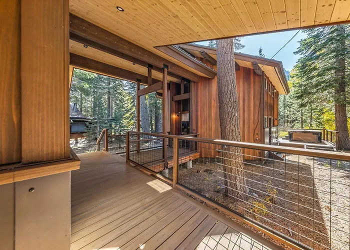 Birchwood Retreat - Newly Remodeled- Wood Fireplace- Hot Tub- Close To The Slopes!