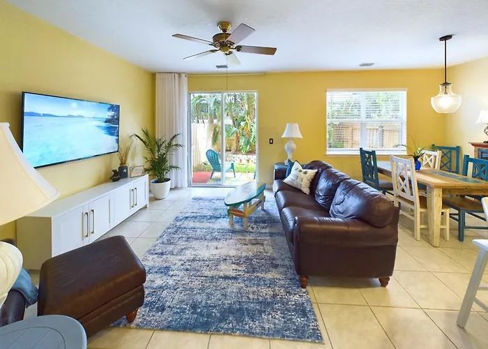 Coastal Bliss Retreat - Beach Vibes & Rockets