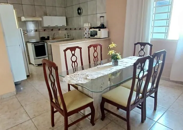 Casa e quarto por temporada, fim de semana e feriado