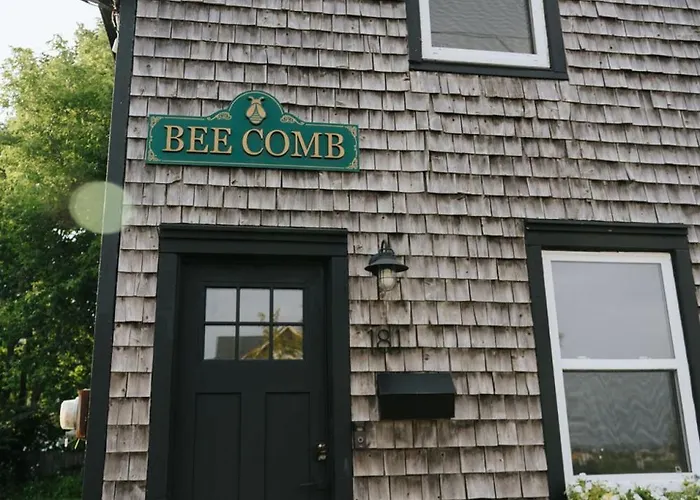 Beecomb House Modern Water View House