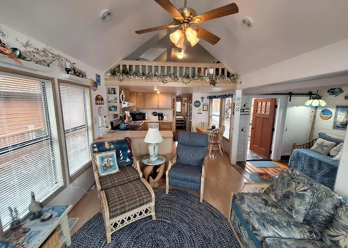 Luxurious Oceanfront Cabin 7 Getaway W Hot Tub