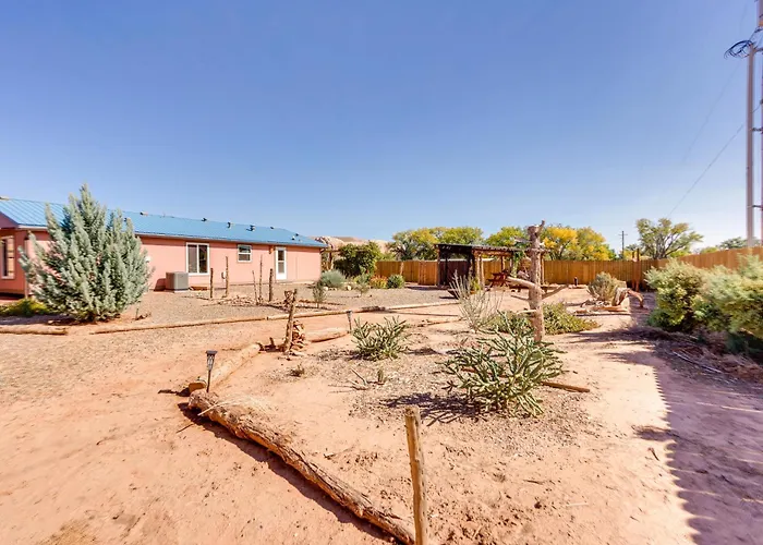 Stunning Views: Quiet Bluff Home Near Hiking!