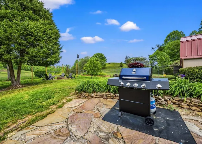 Hidden Star Hideaway-Blackberry Farms-Smoky Mtn Nat Park-Hot Tub- Fire Pit-Pet Friendly