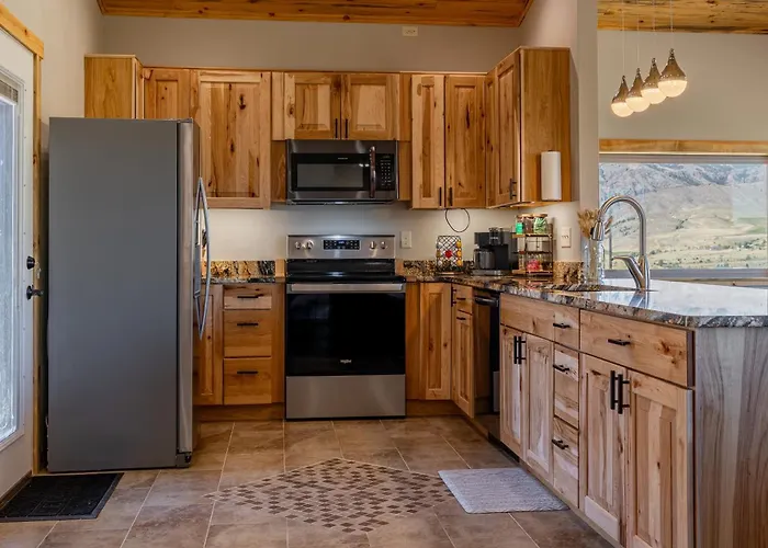The Yellowstone- Soak In Panoramic Views, Wapiti Cabin, Dogs Ok