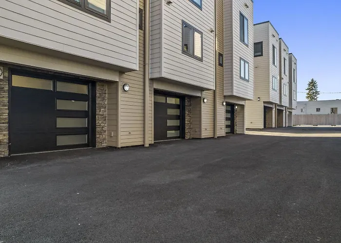 Brand New Fully Updated Condo 908