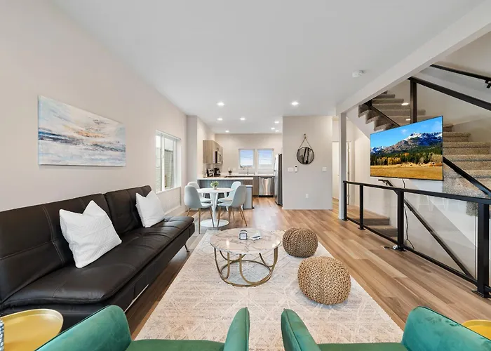 Brand New Fully Updated Condo 908
